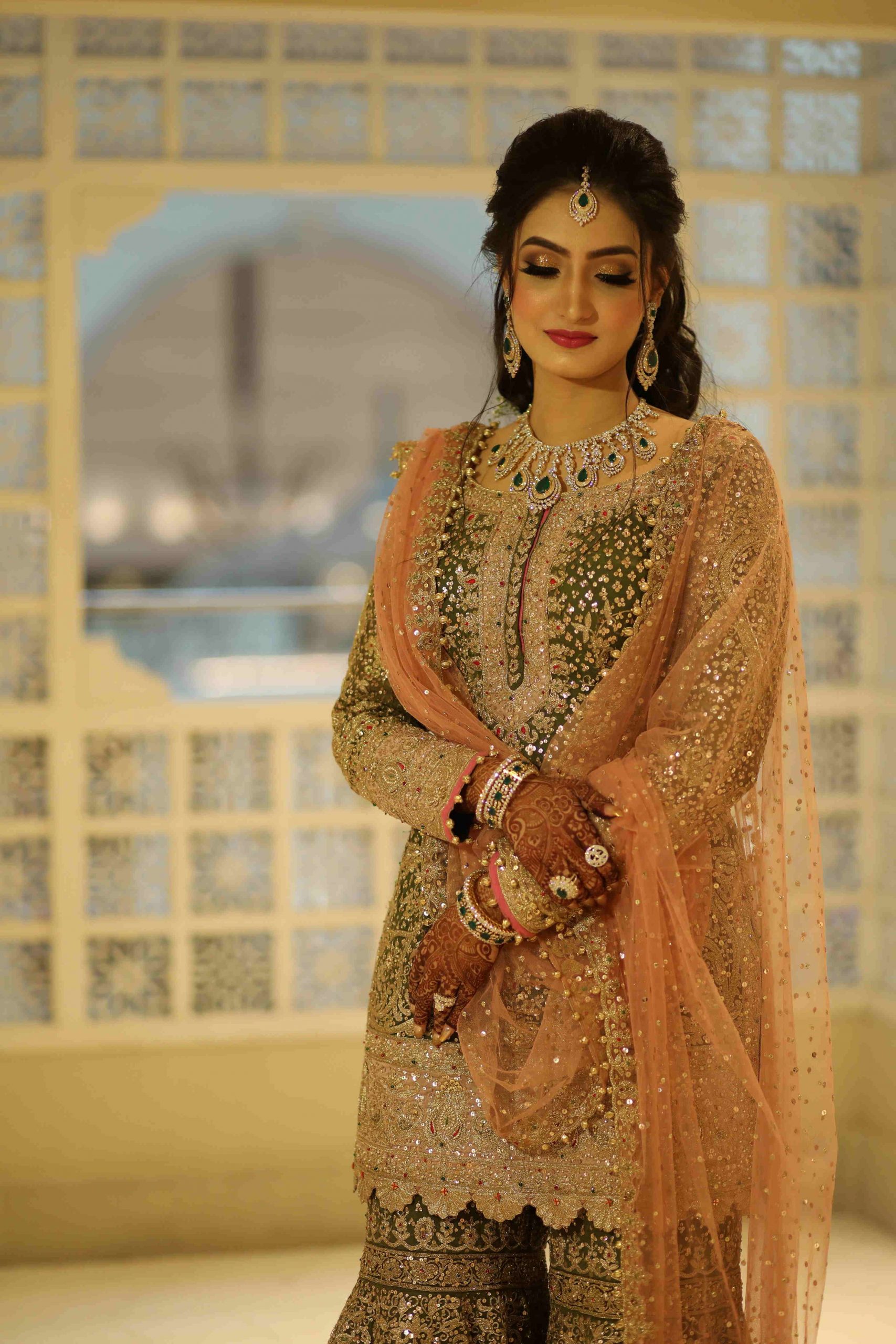 unique mehendi outfits