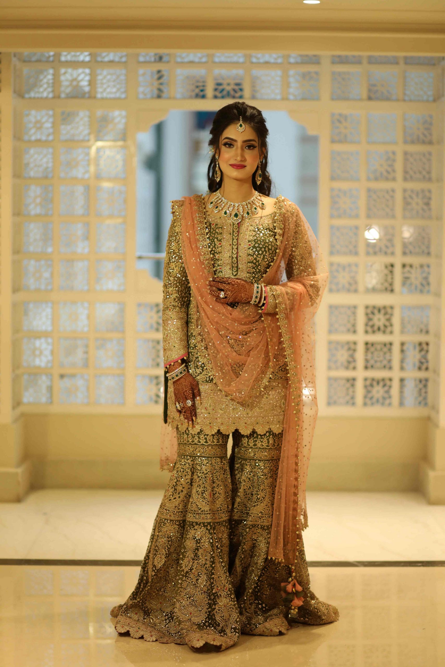 unique mehendi outfits