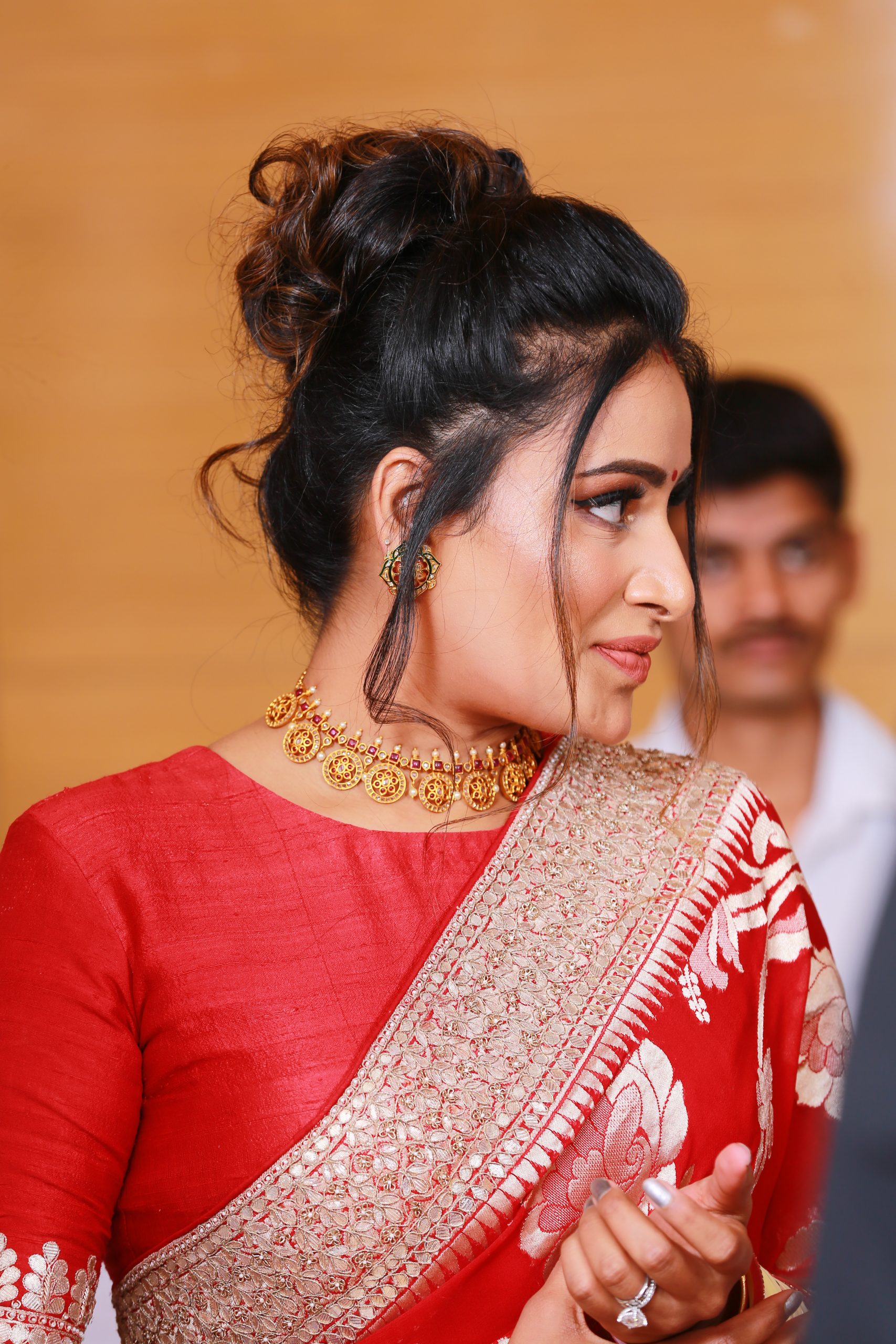 Red-Bridal-Banarasi-Saree-for-Reception | WedAbout Red-Bridal-Banarasi-Saree-for-Reception | WedAbout