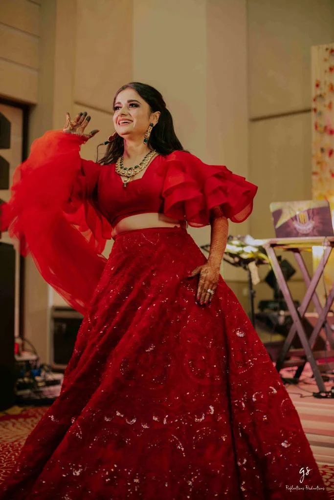 This bride opted for a stylish lehenga choli design and looked glamorous at her reception ceremony. 