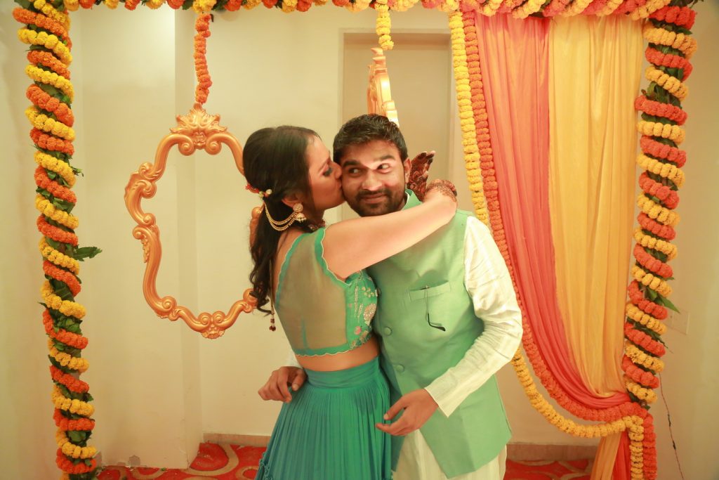 indian bengali marwari couple in blue matching outfits for mehendi ceremony