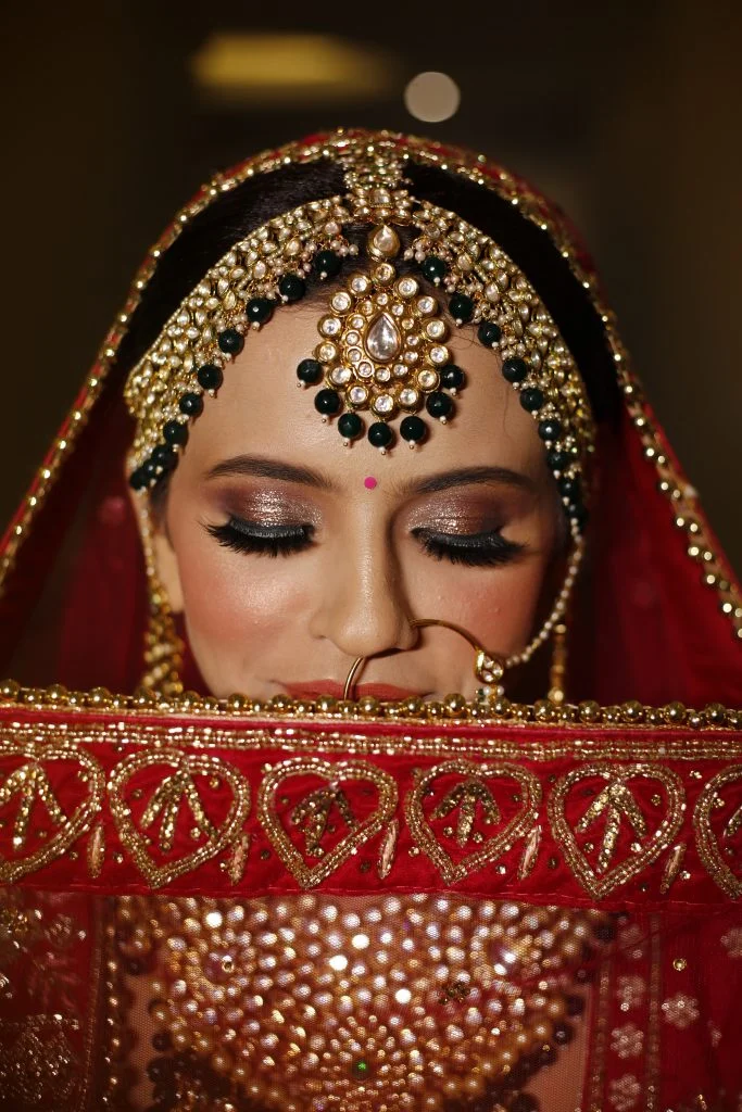 traditional and dramatic glitter indian bridal eye makeup look