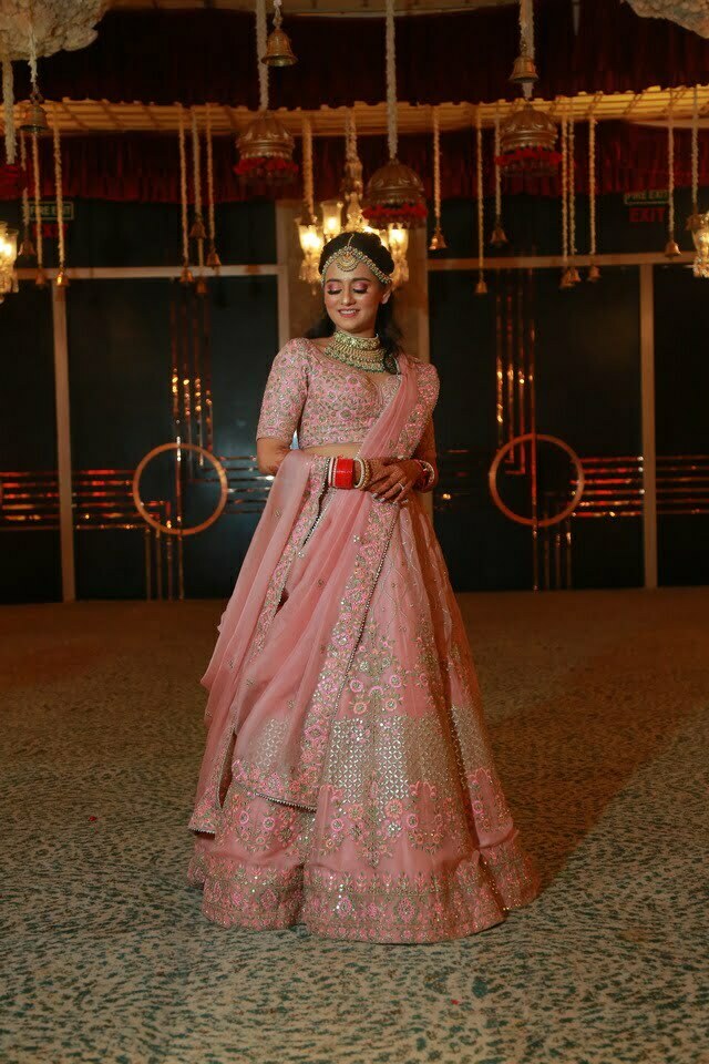 portrait of marwari bride in embroidered pink lehenga and blouse