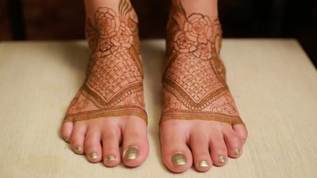 bridal mehendi design for feet