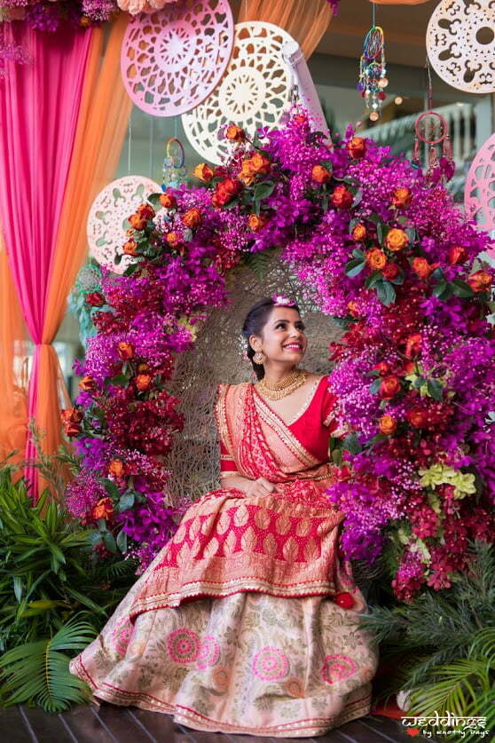 Candid Pictures of Shalini in her bridal Mehendi swing ornate in beautiful flowers