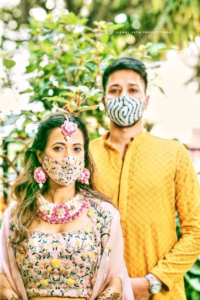 swirl print offbeat face mask for groom