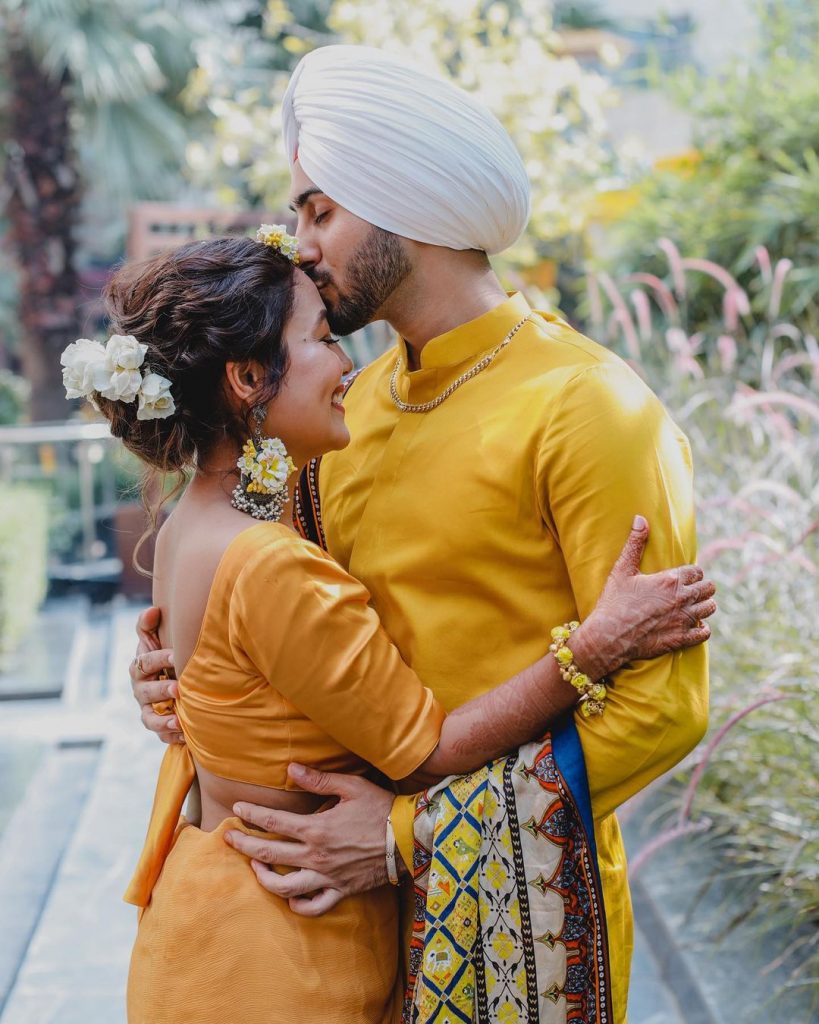 haldi ceremony cute couple neha kakkar and rohanpreet posing 