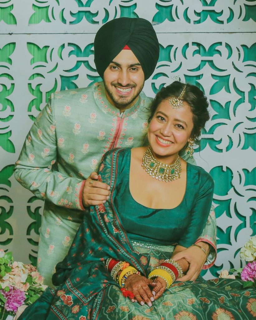 neha kakkar nd rohanpreet singh co-ordinated mehendi outfits