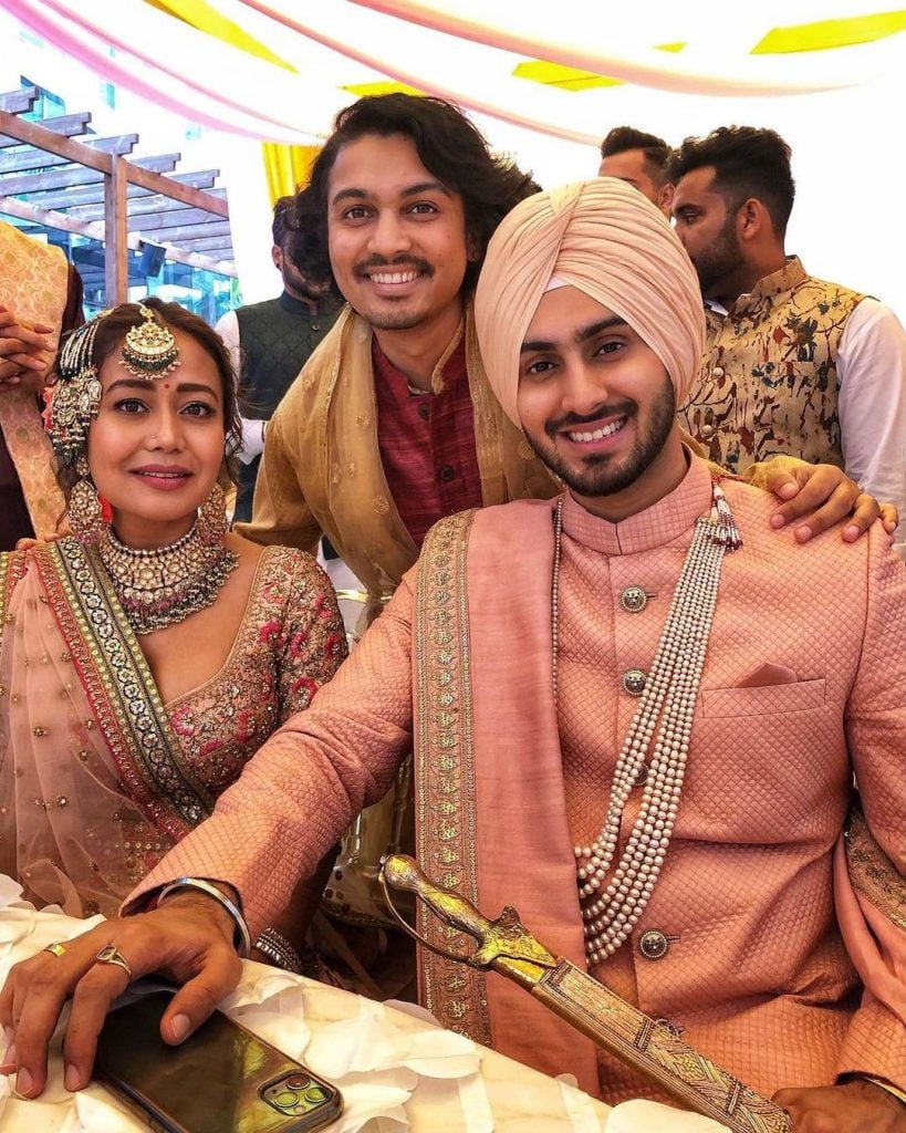 neha and rohanpreet posing in their blush pink coordinating attire