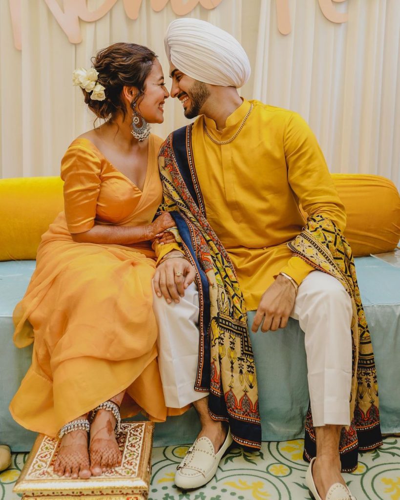 neha kakkar and rohanpreet singh coordinated mehendi outfits