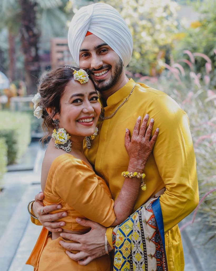 neha cute posing pictures with rohanpreet