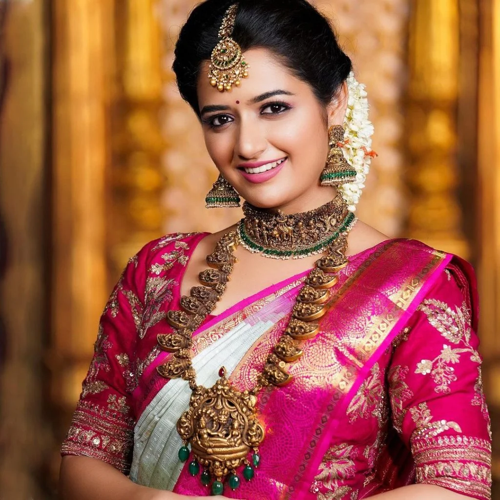 Top Five Stunning South Indian Hairstyles That You Should Try In Your  Wedding
