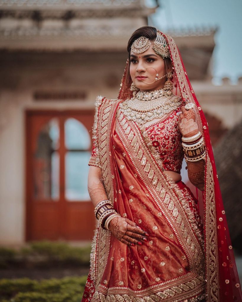 matching diamond jewellery set with red bridal lehenga