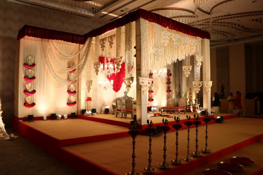 bengali grand mandap design in white and red