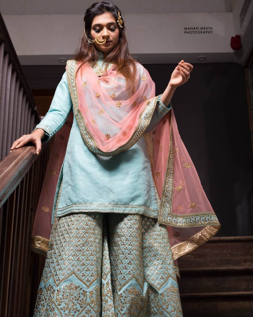 grey kurta palazzo with pink sheer dupatta for mehendi function outfits