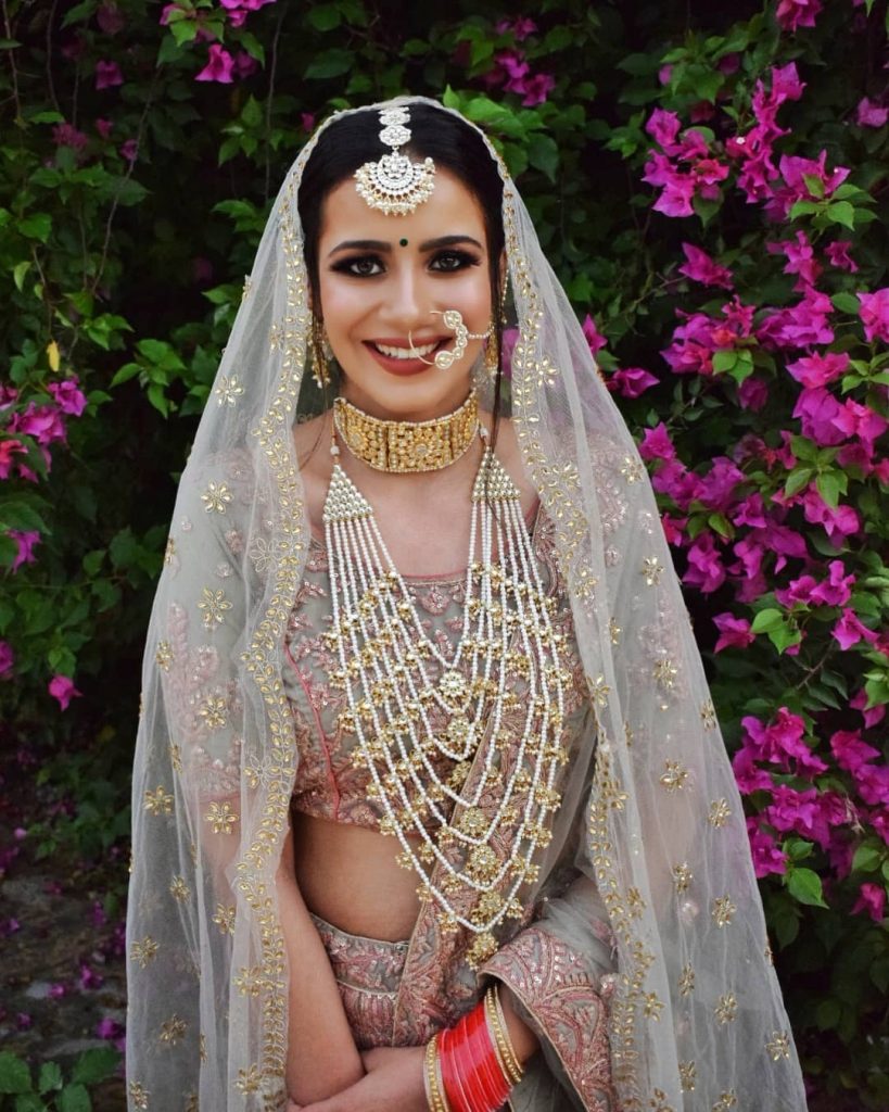 matching neckpiece for gold-toned grey lehenga