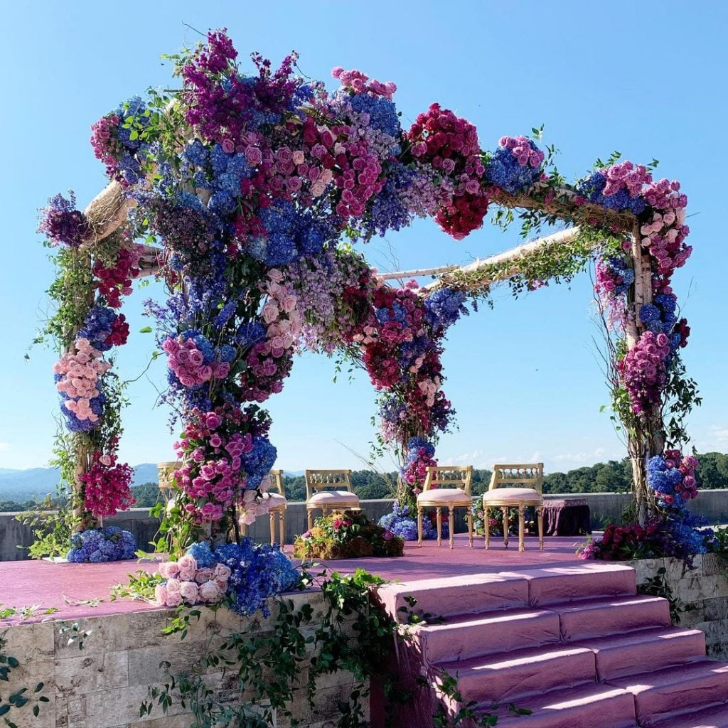 outdoor open ceiling flower mandap decoration