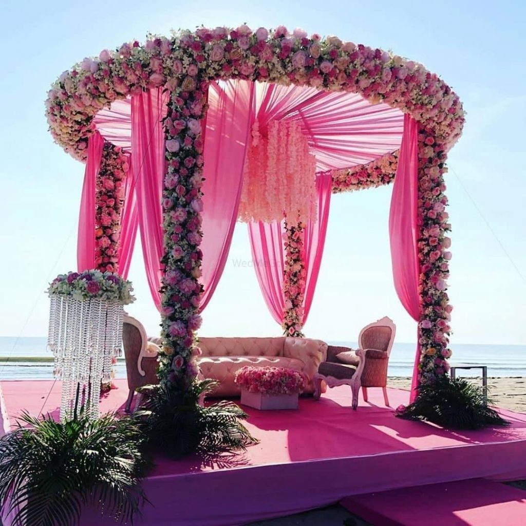 round ceiling pink mandap design