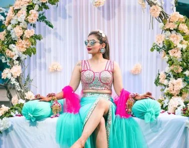  50+ Gorgeous Mehendi Outfits for Brides to Rock in 2022!