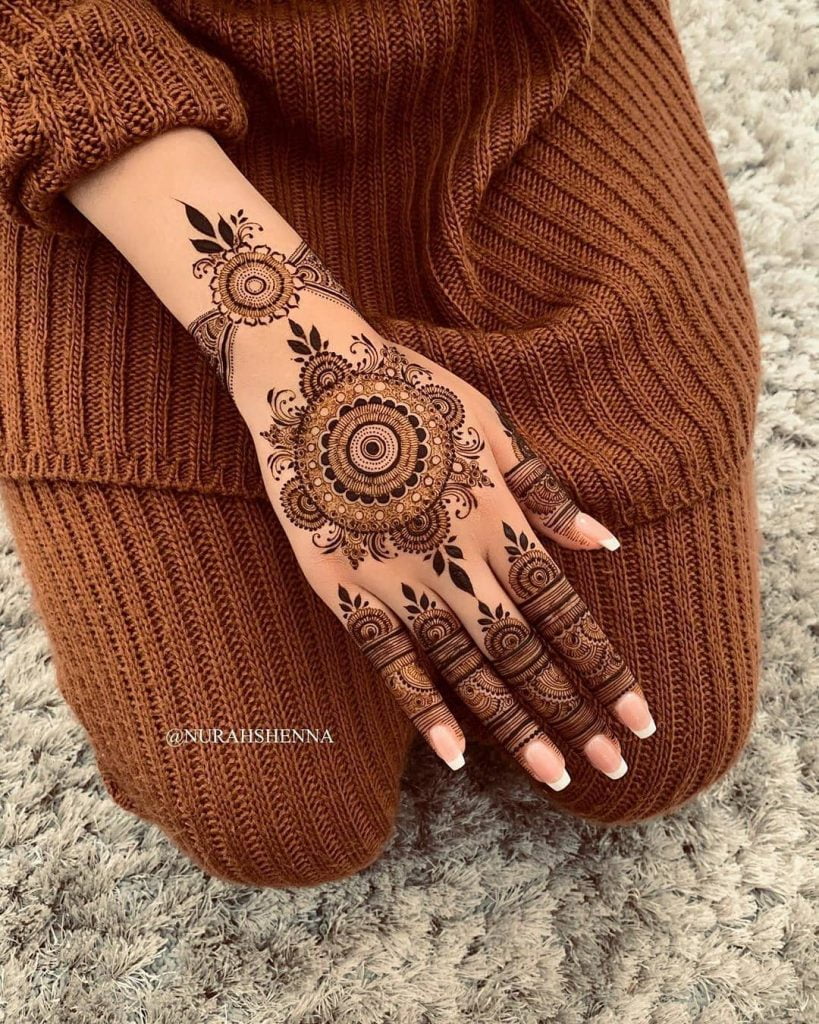 Beautiful Bracelet style back hand marriage mehndi