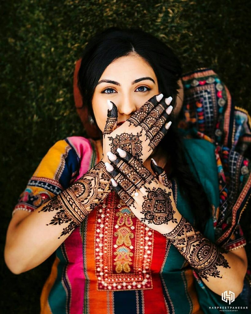 Mehendi Poses for Indian Brides