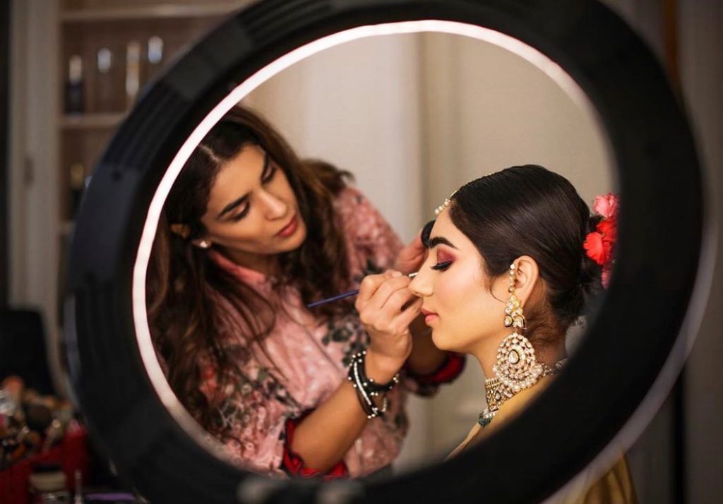 bridal eye makeup touch up with an eye shadow brush from her hd bridal makeup kit