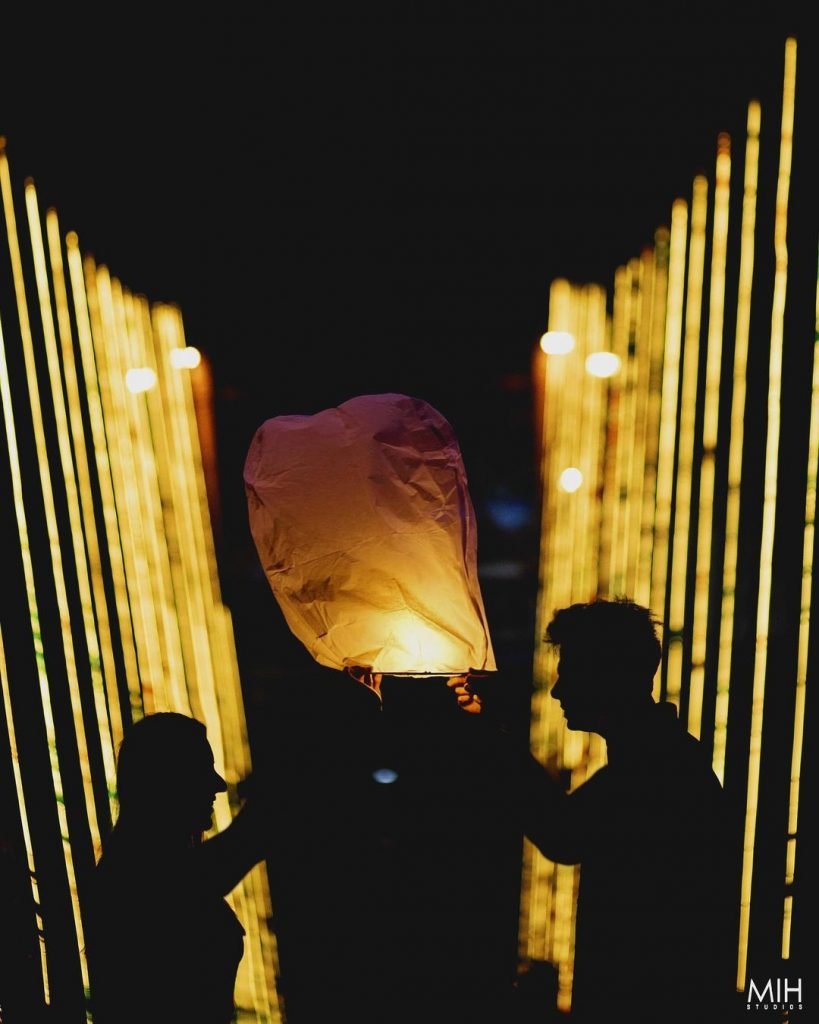 photoshoot with sky lanterns