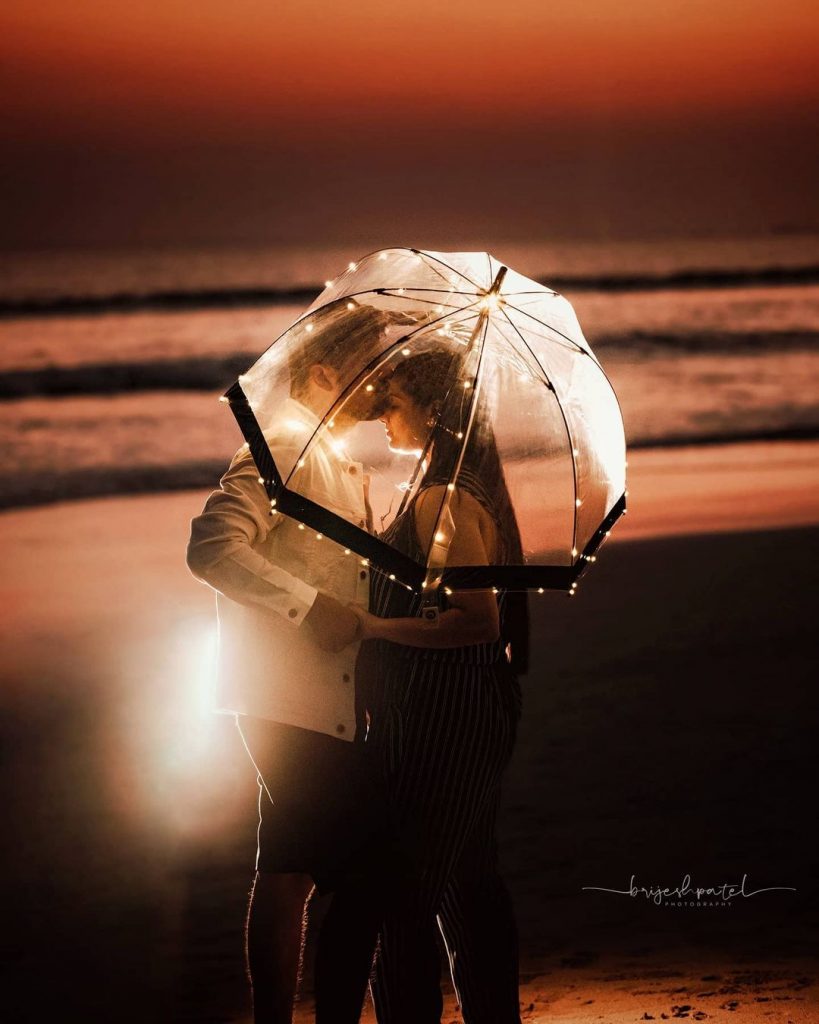 umbrella light prop for pre wedding shoot