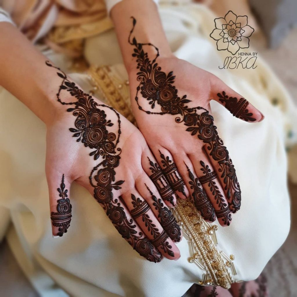 Beautiful diagonal arabic henna design for brides of 2020