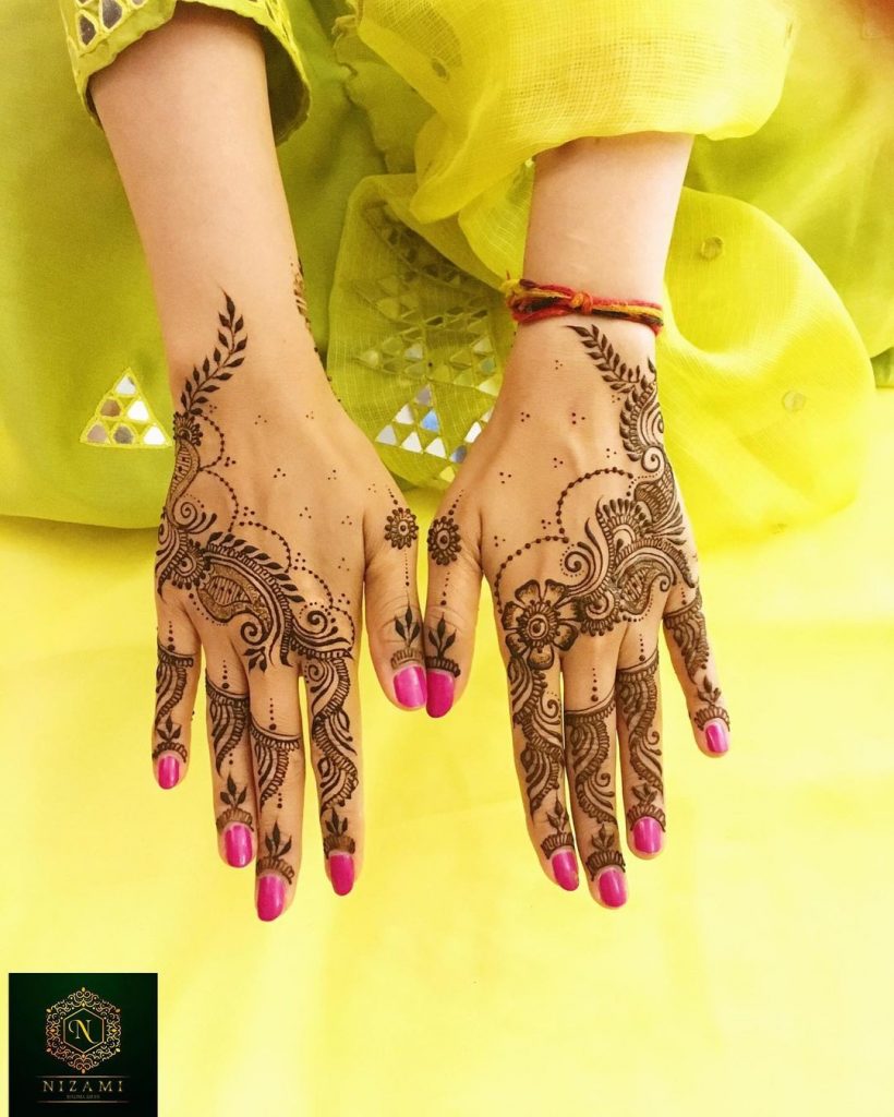 Simple arabic mehendi with paisley motifs and flowers