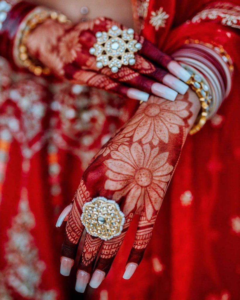 sunflower motif back hand mehendi design