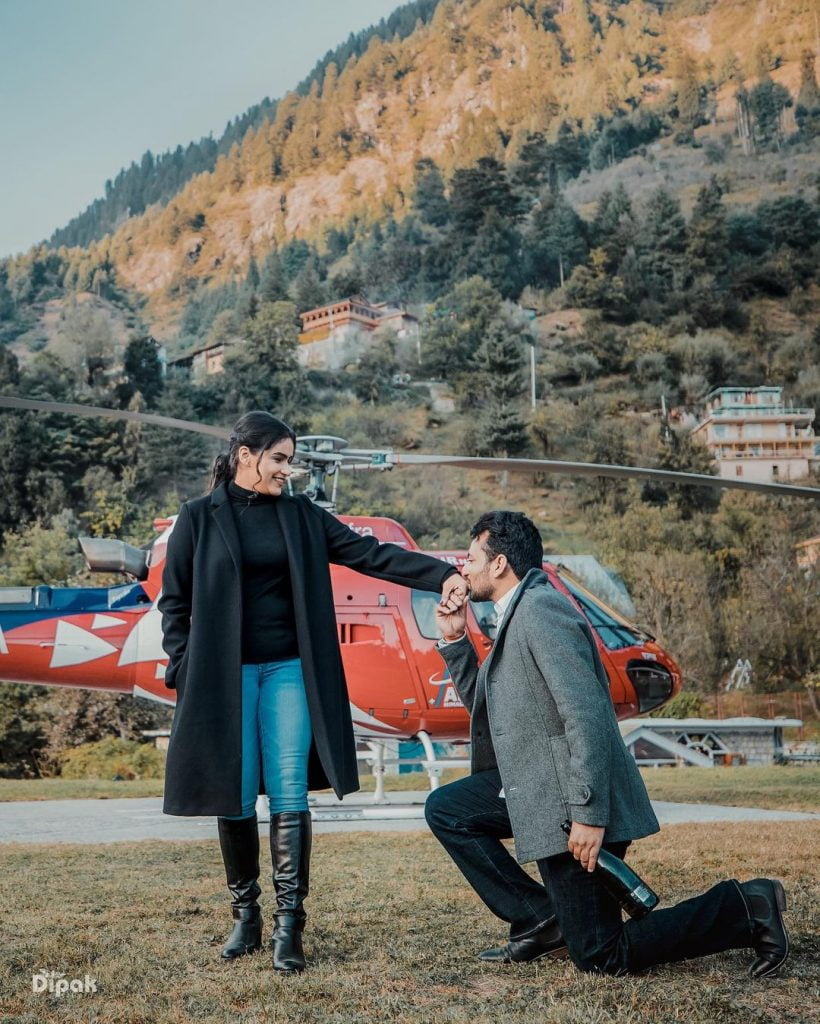 romantic pre wedding shoot pose