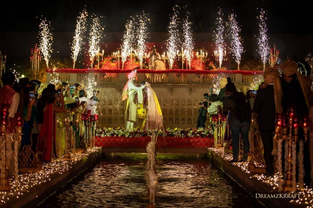 water fountain wedding jaimala theme ideas