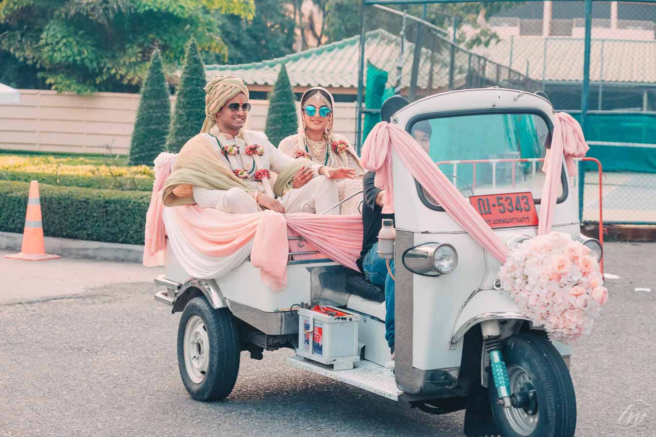 auto rickshaw bride and groom entry wedding