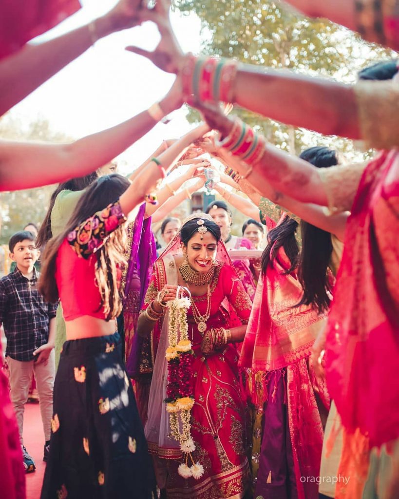 Bridal entry under hand tunnel