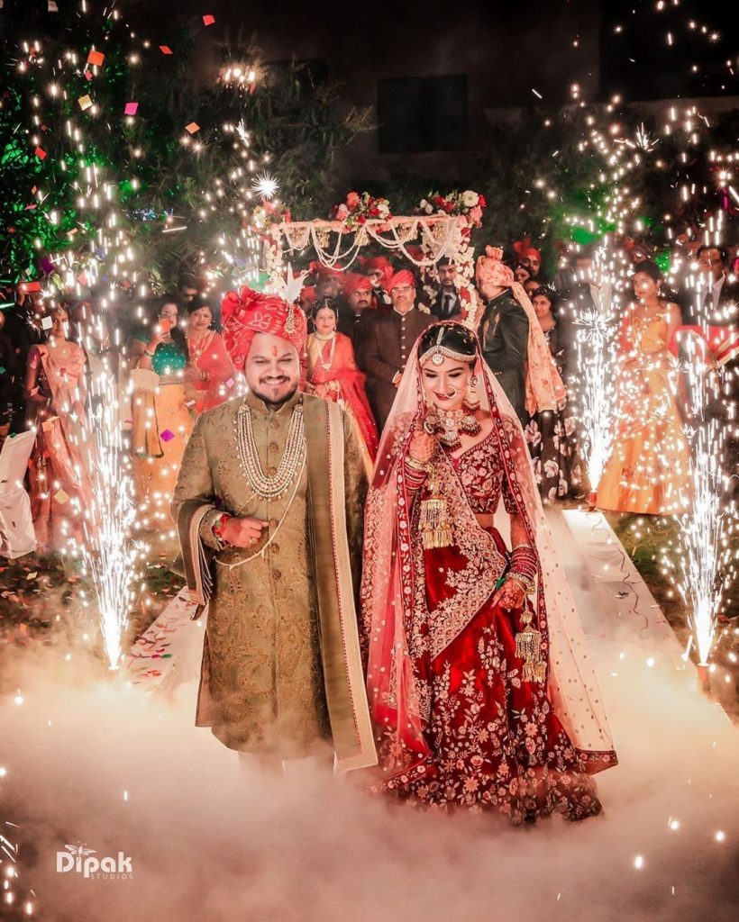 dry ice fog machine couple entry in wedding