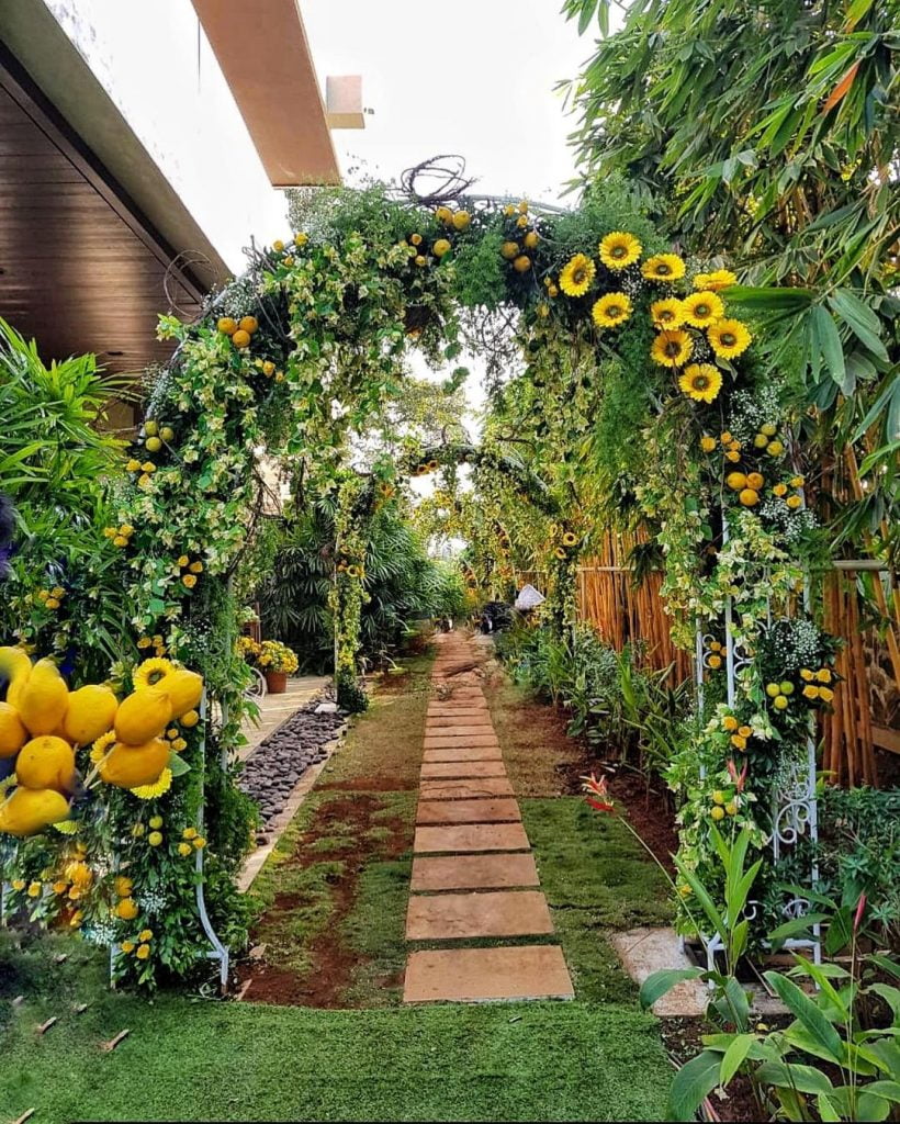 entrance decoration with leaves, sunflowers and mangos