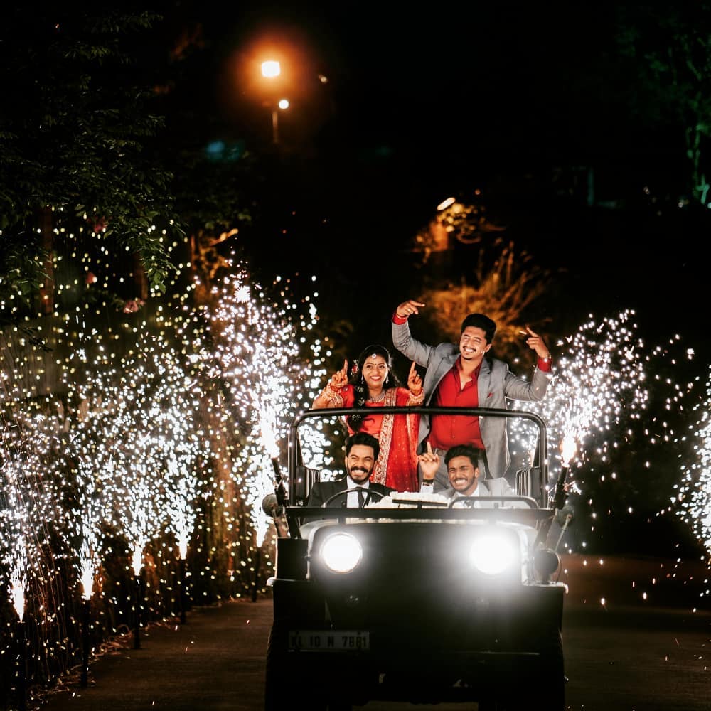 Trending Jeep jeep couple entry offbeat with friends