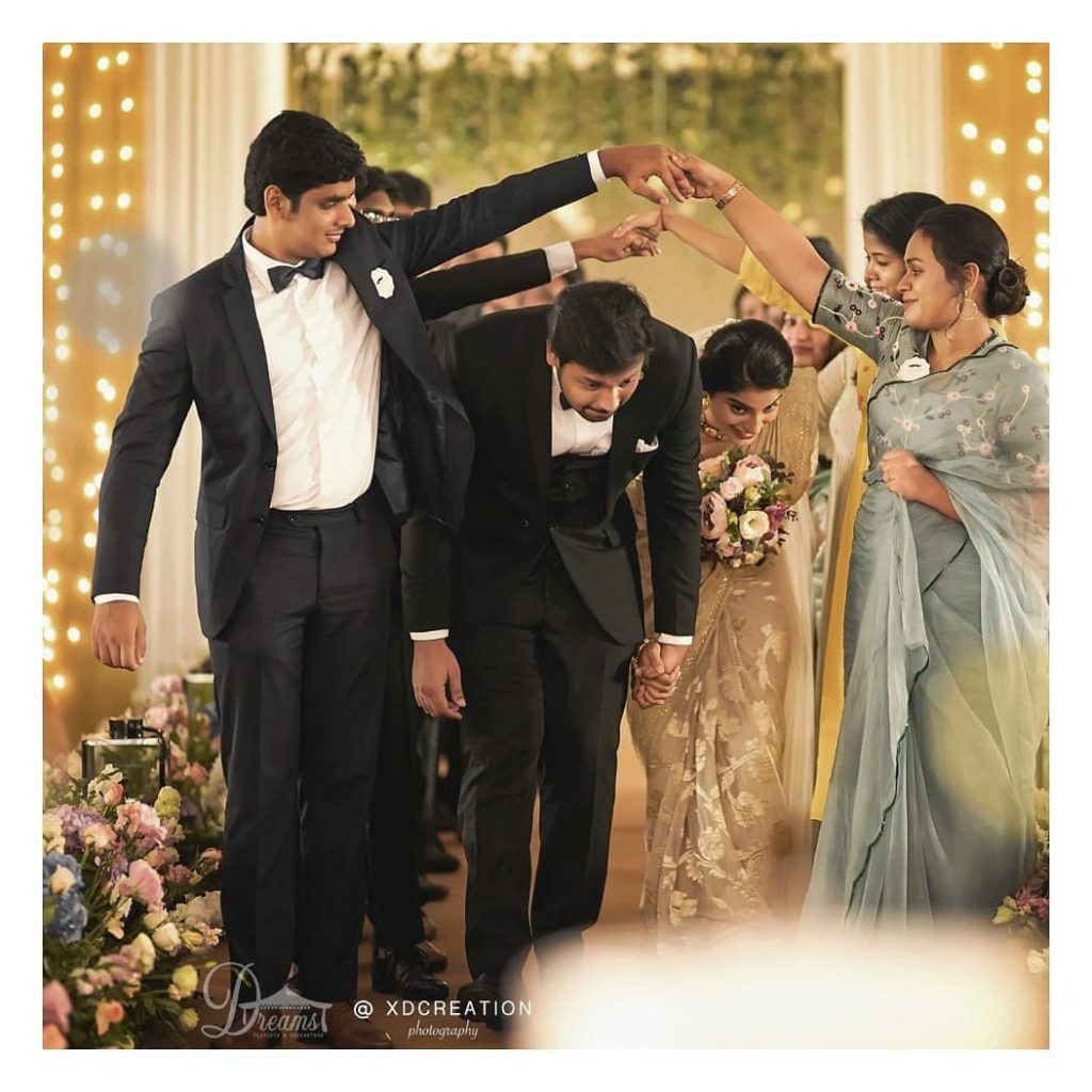 fun people arm gateway special entries in wedding reception