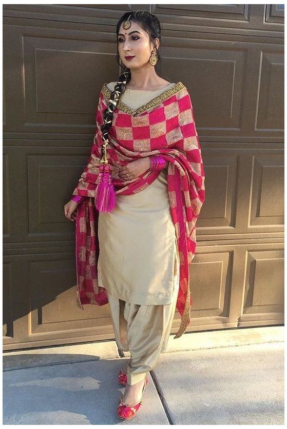 Nevanta - Sara Ali Khan pataudi wore a vibrant pink patiala suit for Lohri  celebrations | Facebook