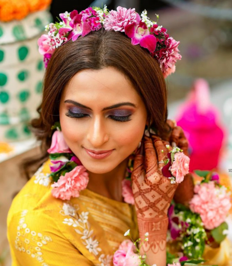 Mehndi Hair Style Ideas for the Bride's Best Friend - Bridals.Pk