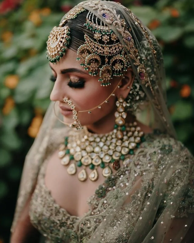 Heavy and intricate passa to accessorize your indian bridal jewelry