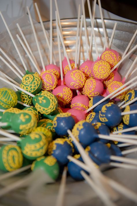 personalized cake pops wedding favor ideas