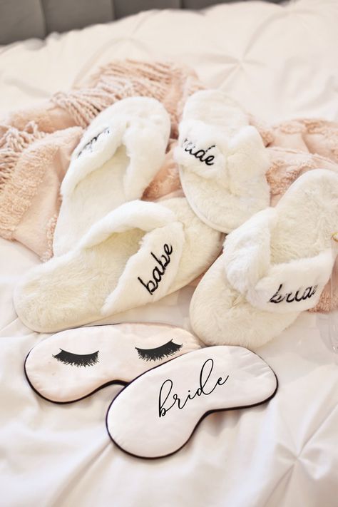 bridesmaid slippers wedding favor ideas