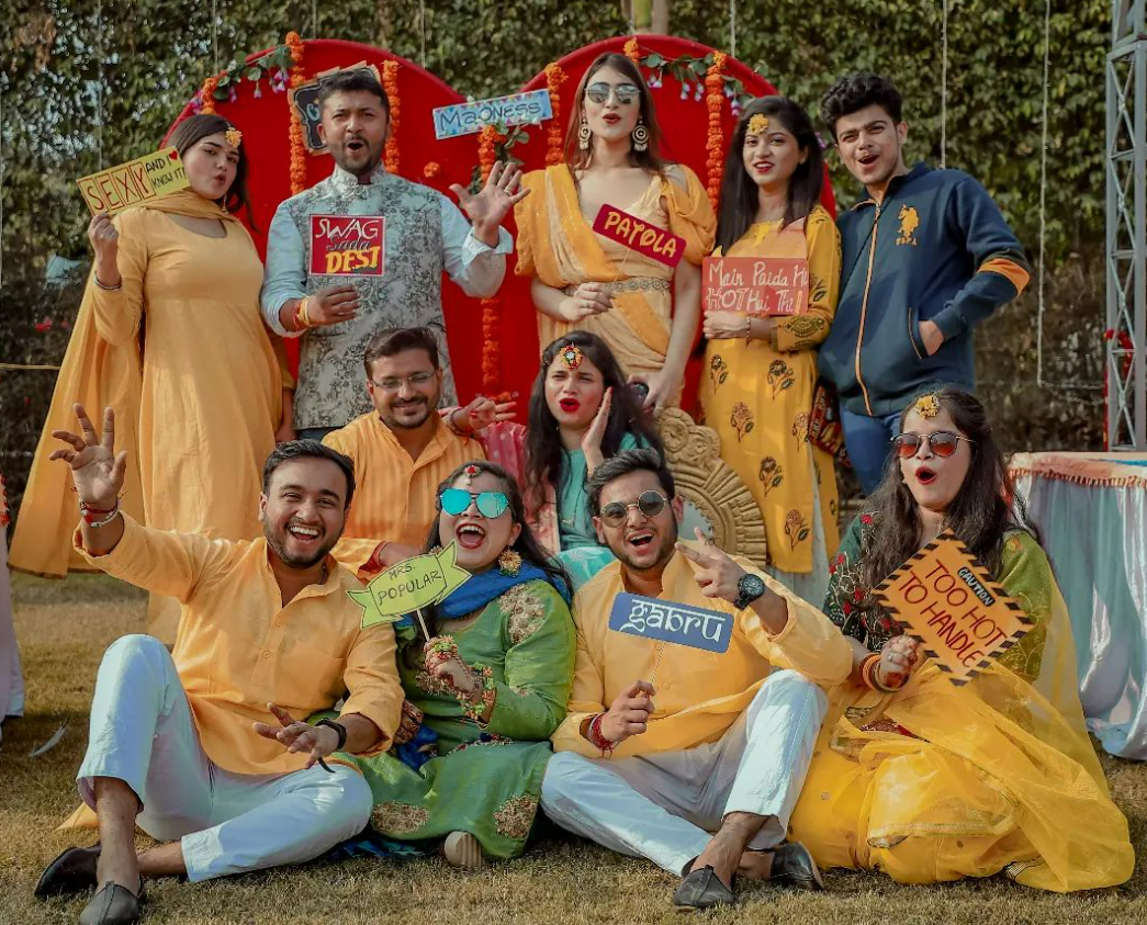 Haldi photoshoot poses with family for group photoshoot