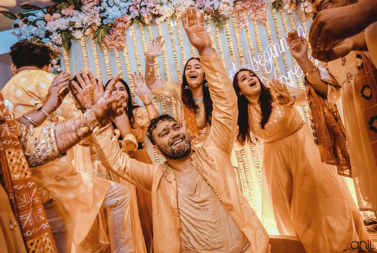 haldi photoshoot poses with family