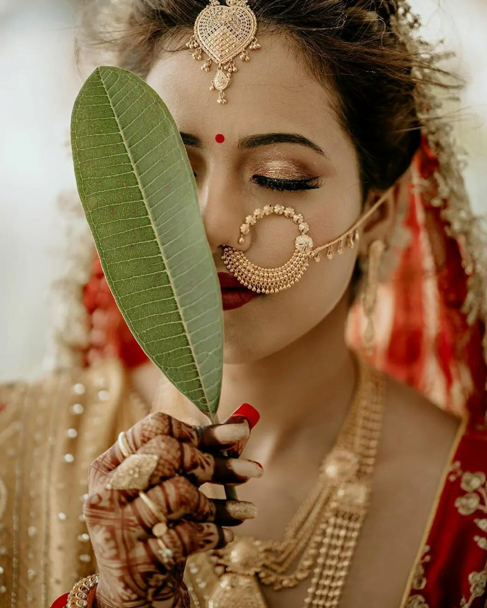 Bengali bridal photoshoot poses solo