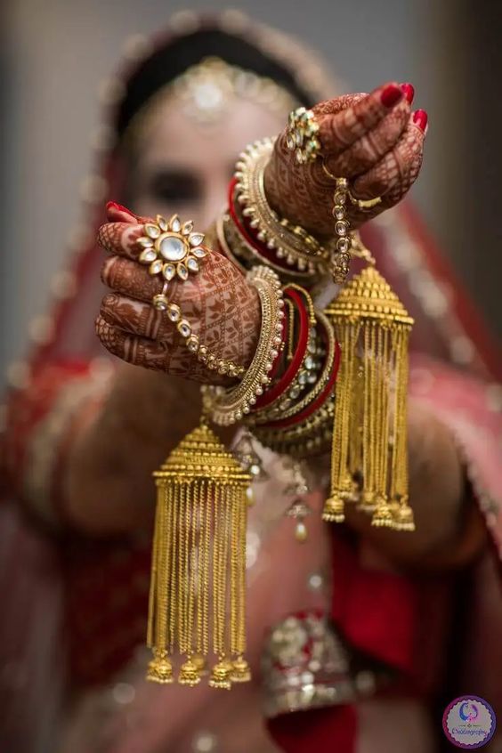 bridal photoshoot poses with bridal jewellery
