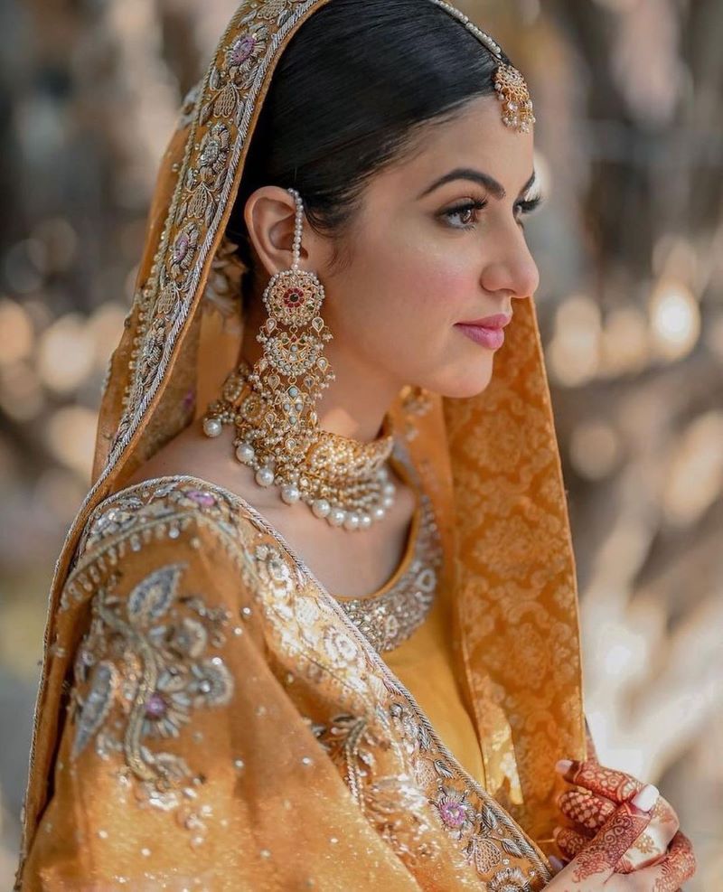 side profile bridal photoshoot poses 