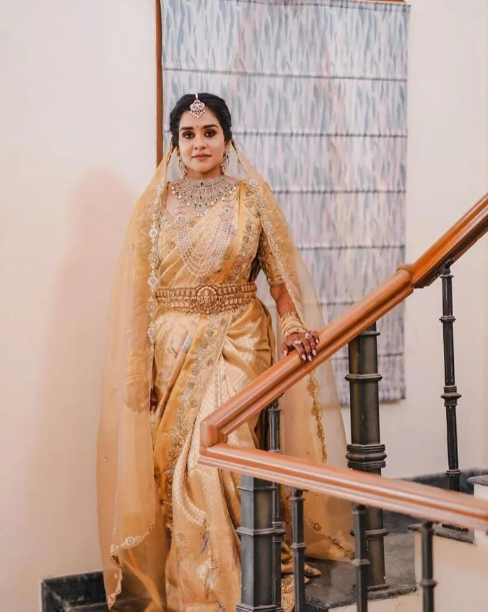 golden wedding saree south indian with dupatta